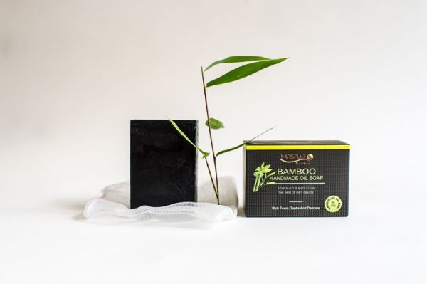 Schwarze Seife mit Bambus-Aktivkohle