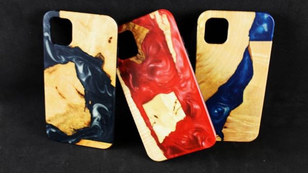 Handyhüllen Holz mit farbigem Epoxid / Resin Harz für iPhone 11