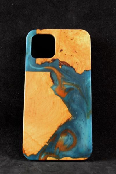 iPhone 11pro Handyhülle aus Holz mit farbigem Epoxid-Harz